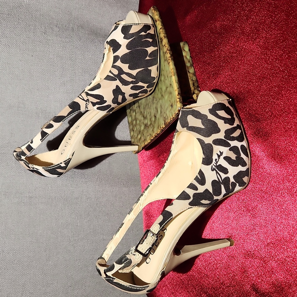 Guess Leopard Print Peep Toe Adjustable Buckle Cl… - image 5